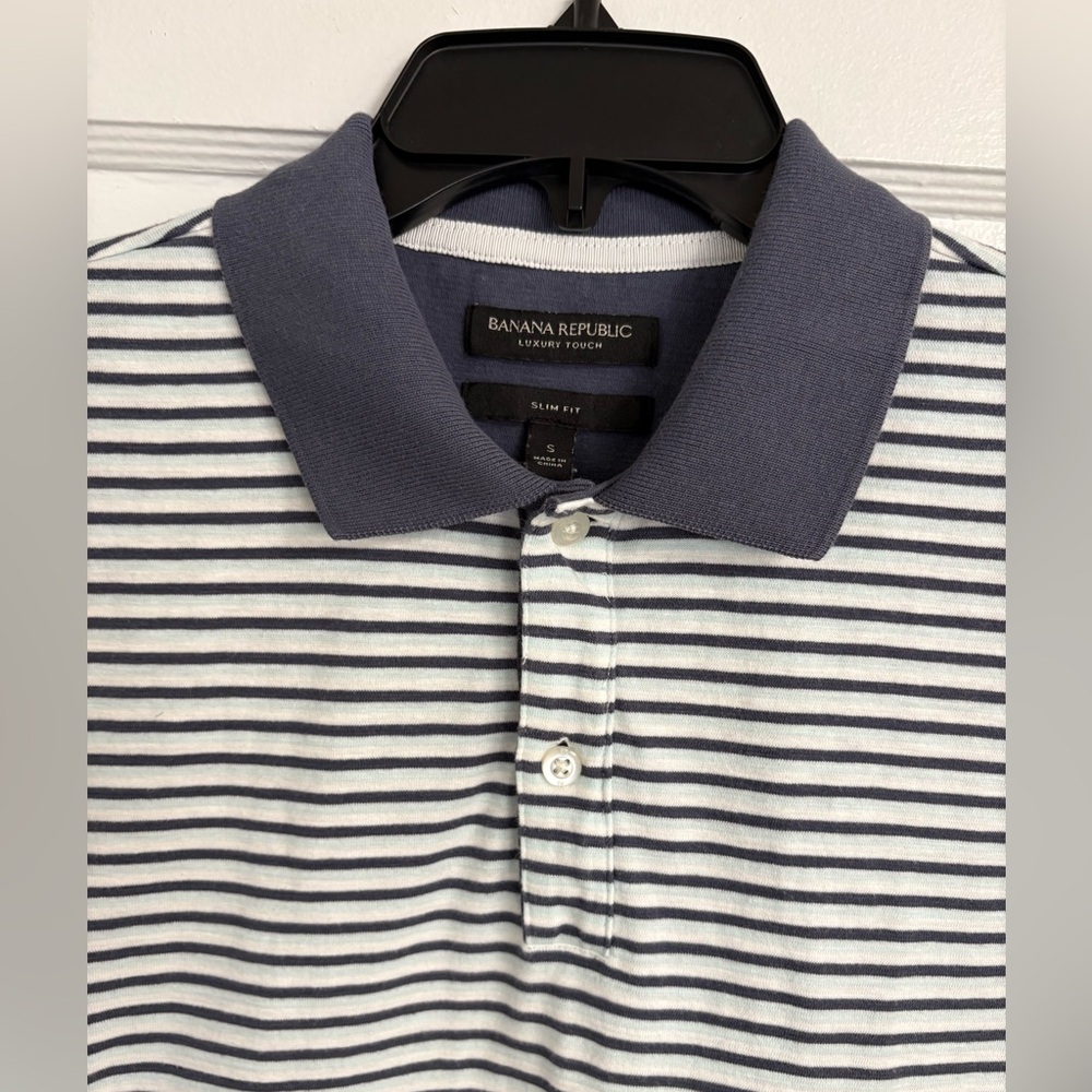Men’s Banana Republic Luxury Touch Cotton Blue striped Short Sleeve Polo SzSmall
